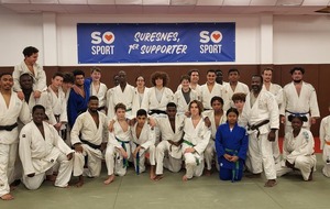 Cours de judo pendant les vacances scolaires